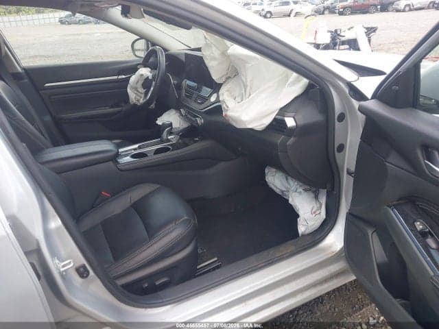 2023 NISSAN ALTIMA SL FWD 5