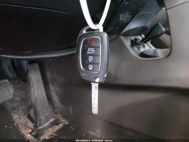 2018 HYUNDAI SANTA FE SE 11
