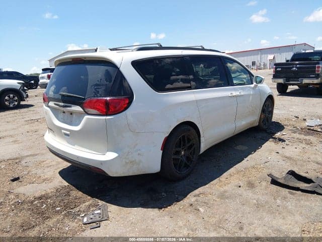 2019 CHRYSLER PACIFICA TOURING L 4