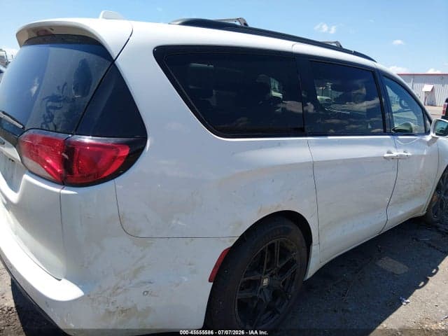 2019 CHRYSLER PACIFICA TOURING L 6