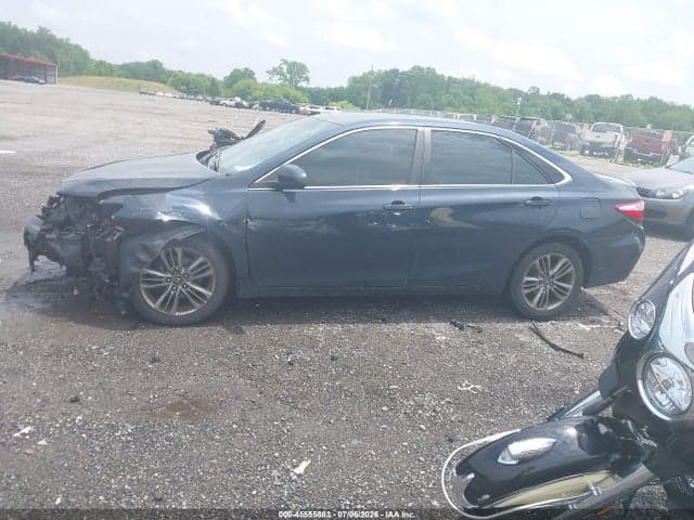 2017 TOYOTA CAMRY SE 14