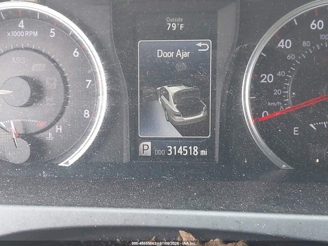 2017 TOYOTA CAMRY SE 15