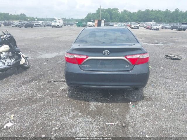 2017 TOYOTA CAMRY SE 16