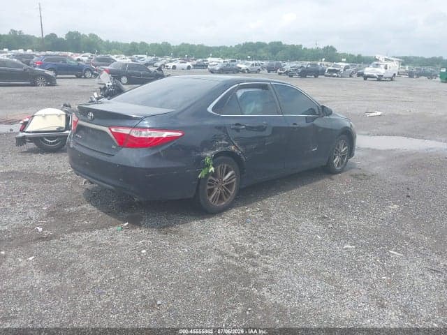 2017 TOYOTA CAMRY SE 4