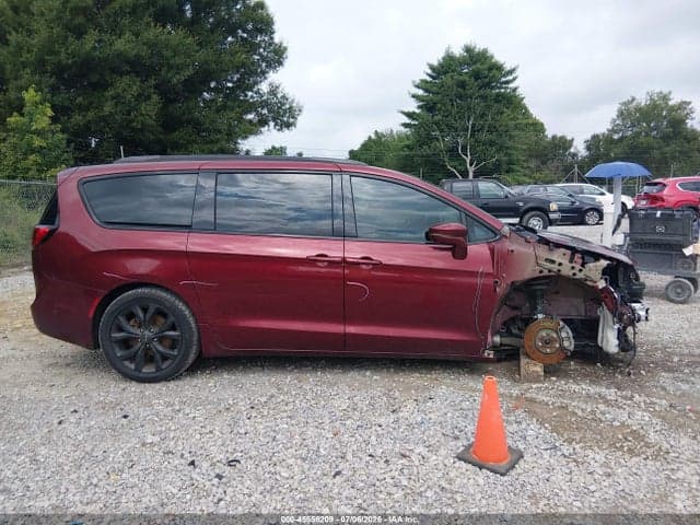 2019 CHRYSLER PACIFICA LIMITED 13