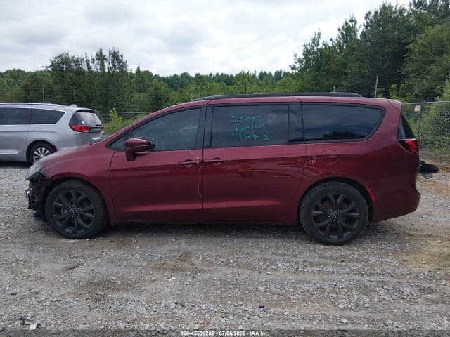 2019 CHRYSLER PACIFICA LIMITED 14