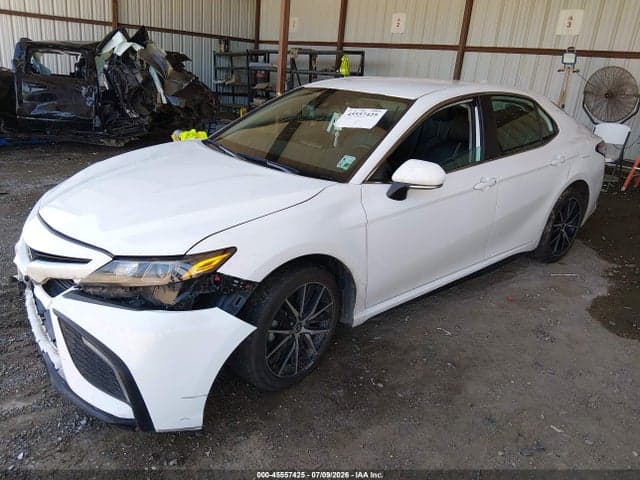 2022 TOYOTA CAMRY SE 2