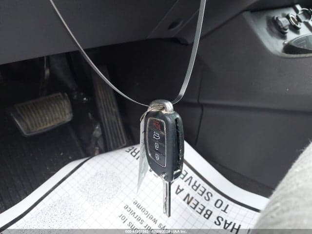 2017 HYUNDAI SANTA FE SE 11