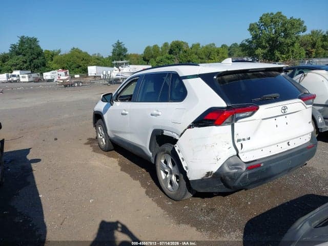 2020 TOYOTA RAV4 XLE 3