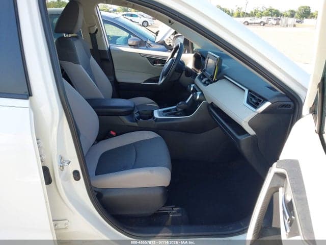 2020 TOYOTA RAV4 XLE 5