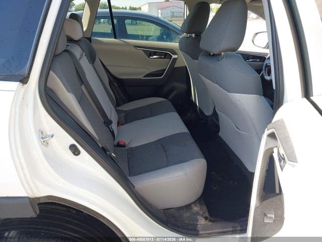 2020 TOYOTA RAV4 XLE 8