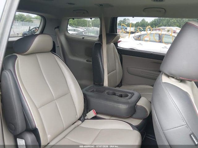 2017 KIA SEDONA LX 8