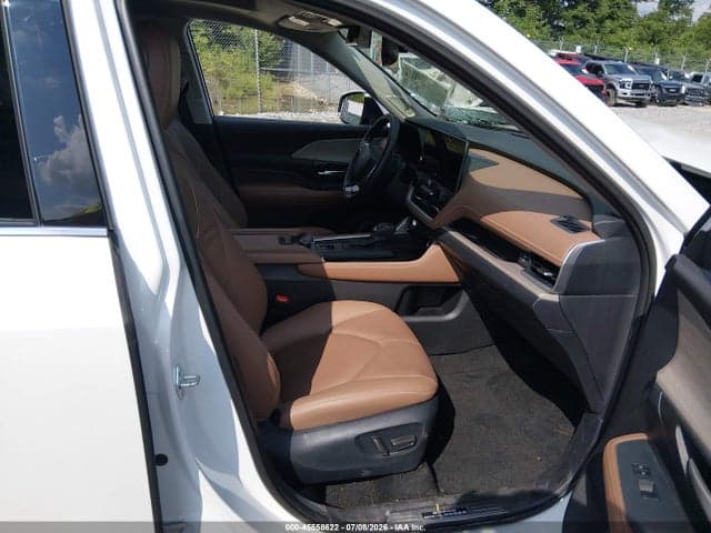 2026 TOYOTA GRAND HIGHLANDER PLATINUM 5
