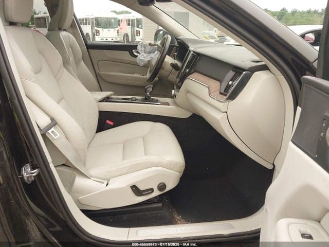2021 VOLVO XC60 T5 MOMENTUM 5
