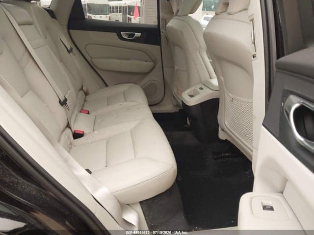 2021 VOLVO XC60 T5 MOMENTUM 8