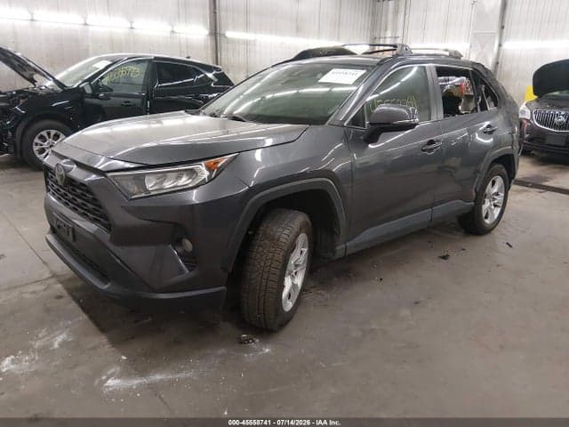 2020 TOYOTA RAV4 XLE 2