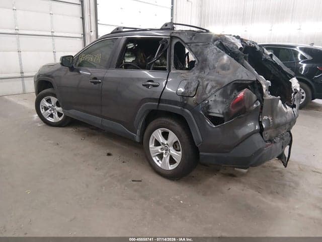 2020 TOYOTA RAV4 XLE 3