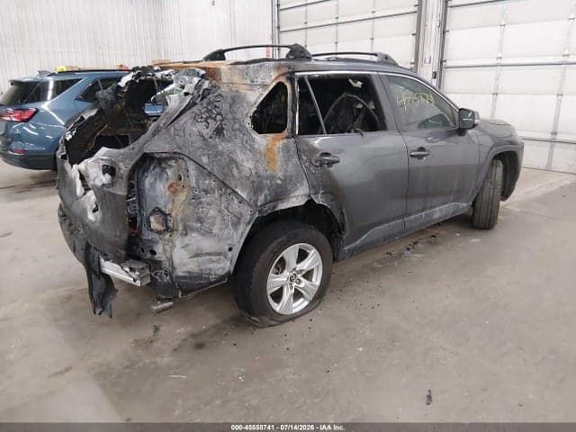 2020 TOYOTA RAV4 XLE 4