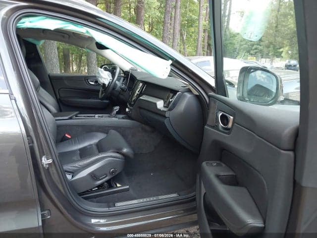 2019 VOLVO XC60 T5 MOMENTUM 5