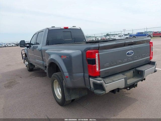 2025 FORD F-350 LARIAT 3