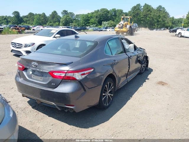 2020 TOYOTA CAMRY SE 4