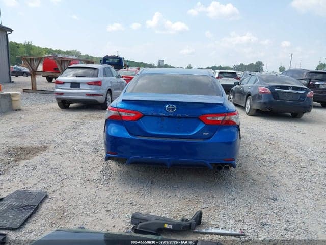 2018 TOYOTA CAMRY SE 17