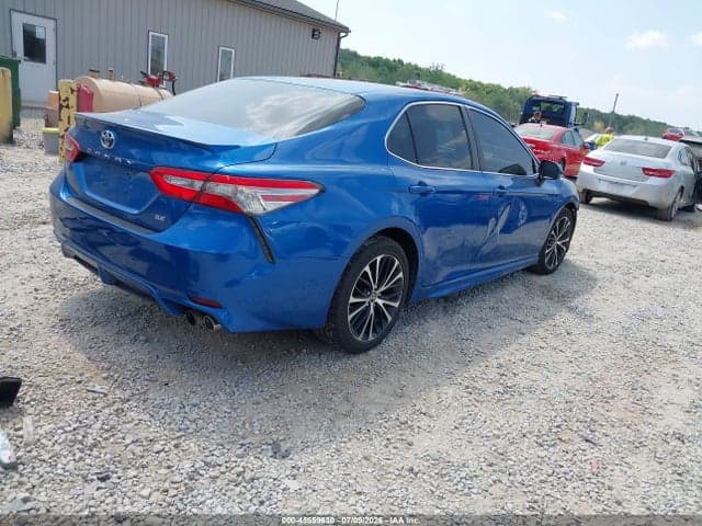 2018 TOYOTA CAMRY SE 4