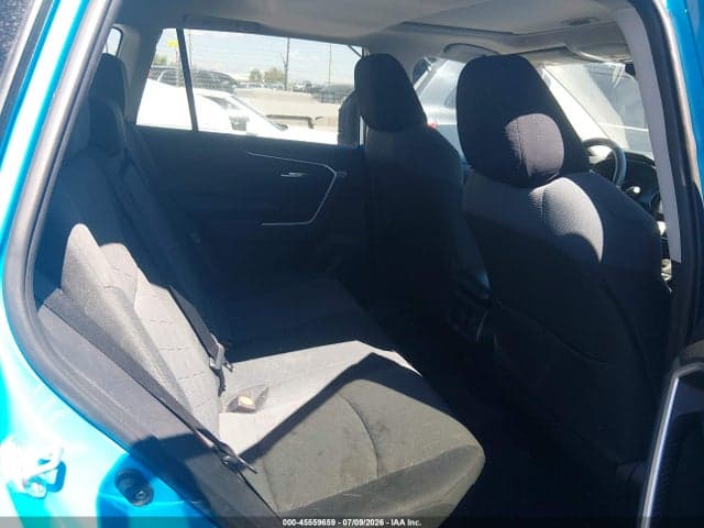 2019 TOYOTA RAV4 XLE 8