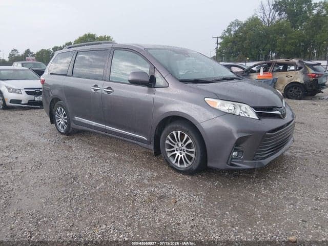 2020 TOYOTA SIENNA XLE - 1