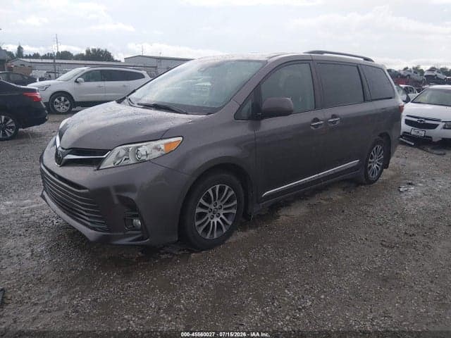 2020 TOYOTA SIENNA XLE 2
