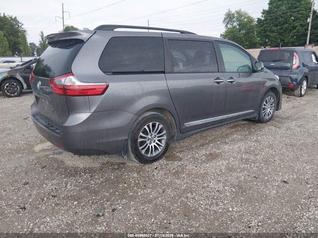 2020 TOYOTA SIENNA XLE 4