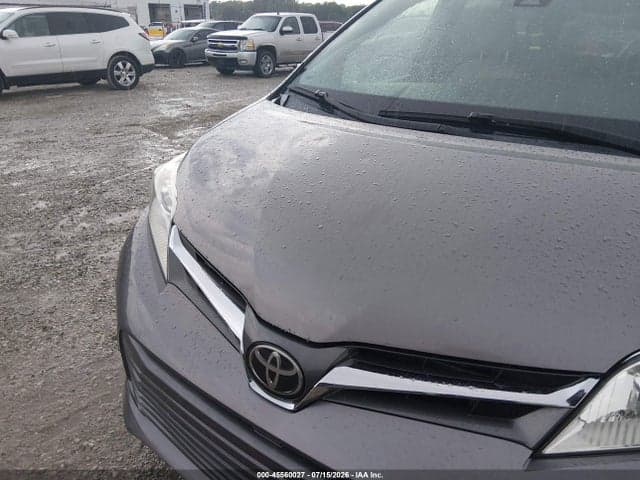 2020 TOYOTA SIENNA XLE 6