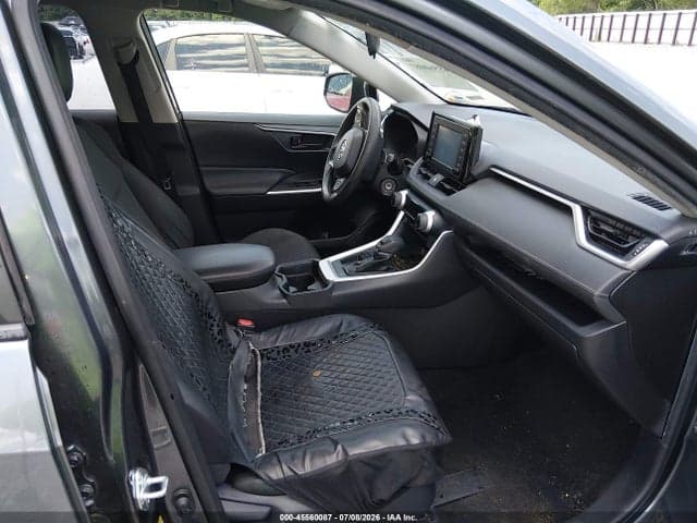 2019 TOYOTA RAV4 LE 5