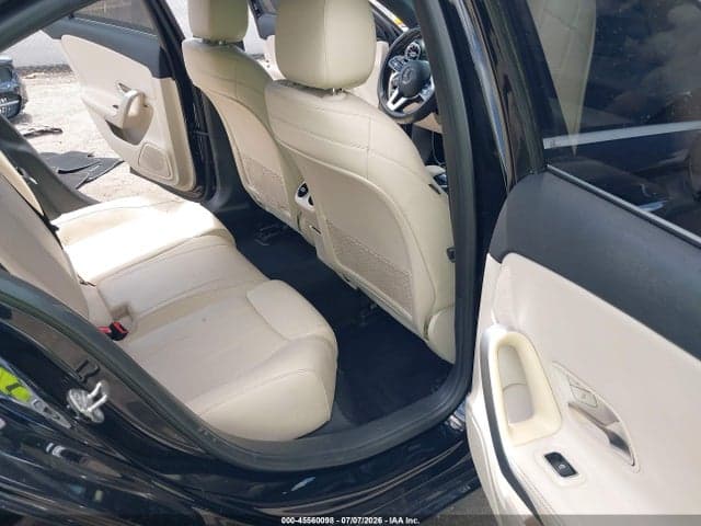 2019 MERCEDES-BENZ A 220 4MATIC 8