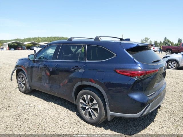 2021 TOYOTA HIGHLANDER XLE 3
