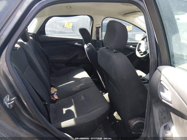 2017 FORD FOCUS SE 8