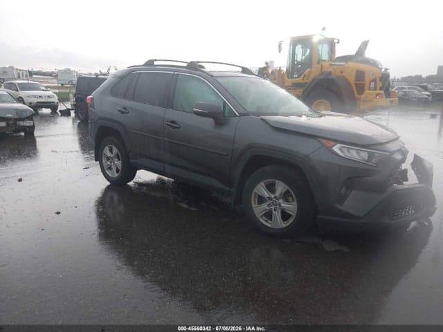 2021 TOYOTA RAV4 XLE 1