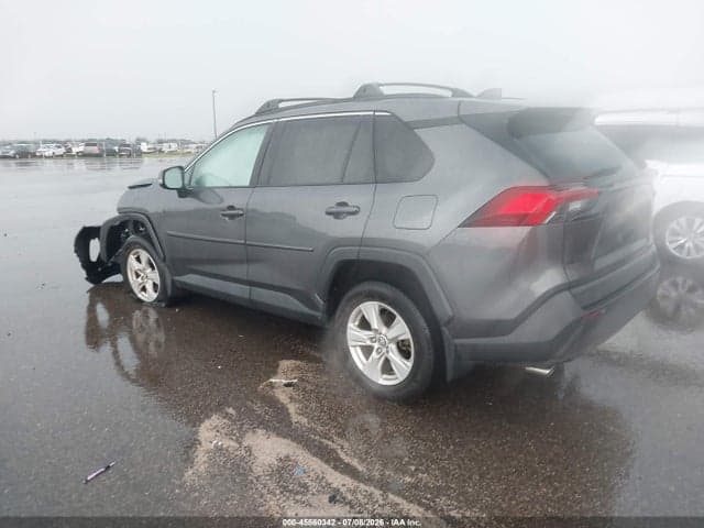 2021 TOYOTA RAV4 XLE 3