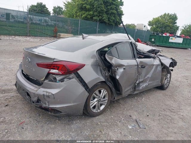 2020 HYUNDAI ELANTRA SEL 4