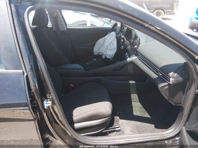 2025 HYUNDAI ELANTRA SE 5
