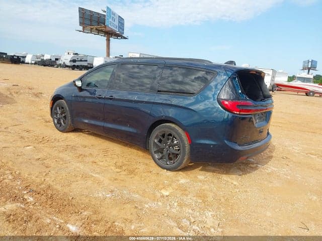 2025 CHRYSLER PACIFICA LIMITED 3