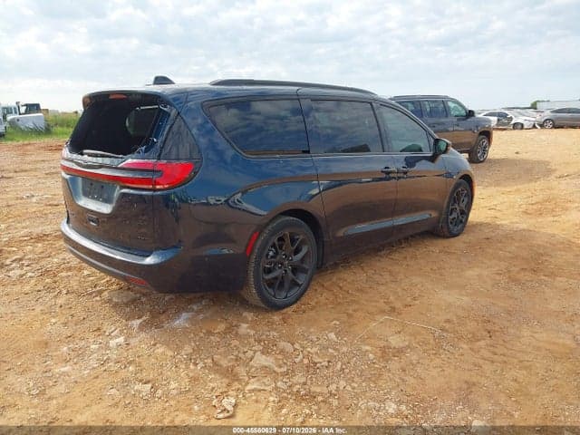 2025 CHRYSLER PACIFICA LIMITED 4