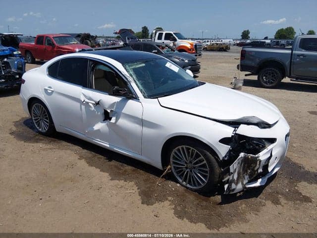2017 ALFA ROMEO GIULIA TI RWD
