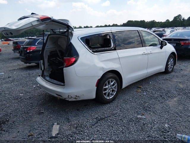 2022 CHRYSLER VOYAGER LX 4