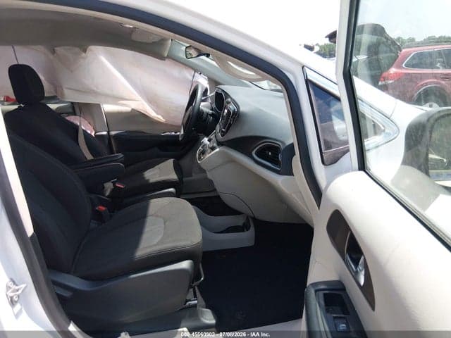2022 CHRYSLER VOYAGER LX 5