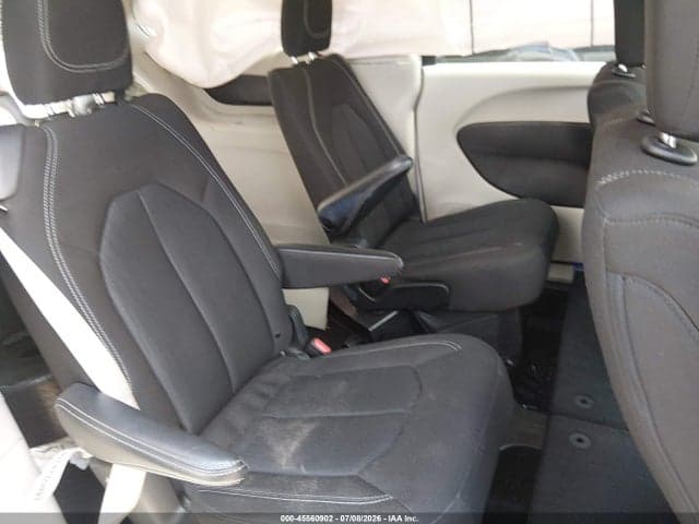 2022 CHRYSLER VOYAGER LX 8