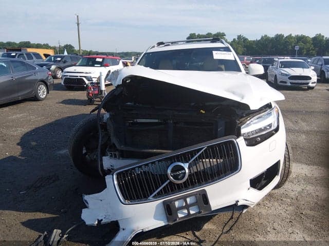 2018 VOLVO XC90 T6 MOMENTUM 12