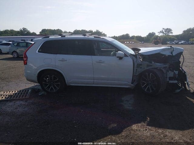 2018 VOLVO XC90 T6 MOMENTUM 13