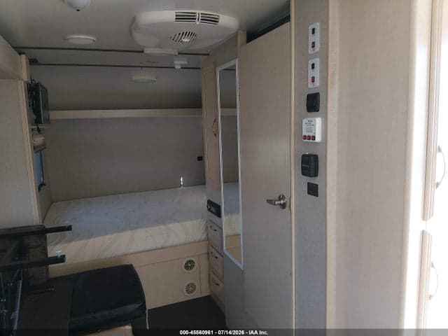 2018 WINNEBAGO OTHER 8