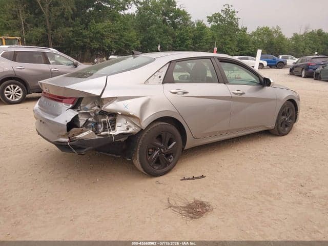 2022 HYUNDAI ELANTRA SEL 4